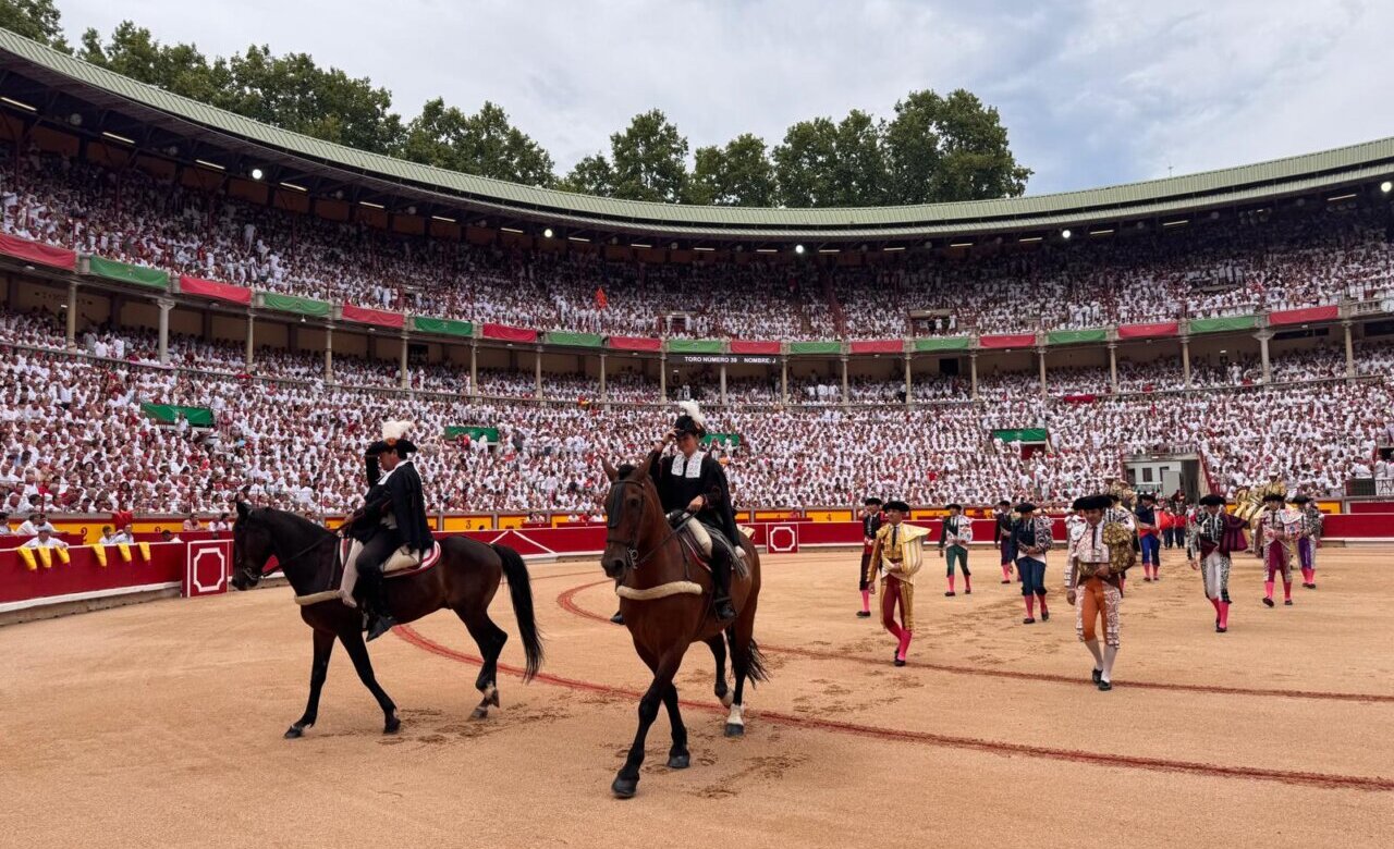 Ovacionado Morante con el primero en Pamplona