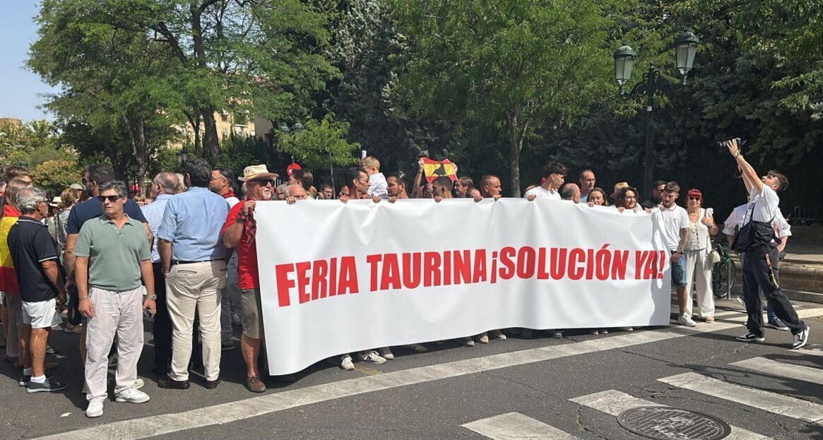 La afición de Zaragoza sale a la calle para pedir soluciones y toros