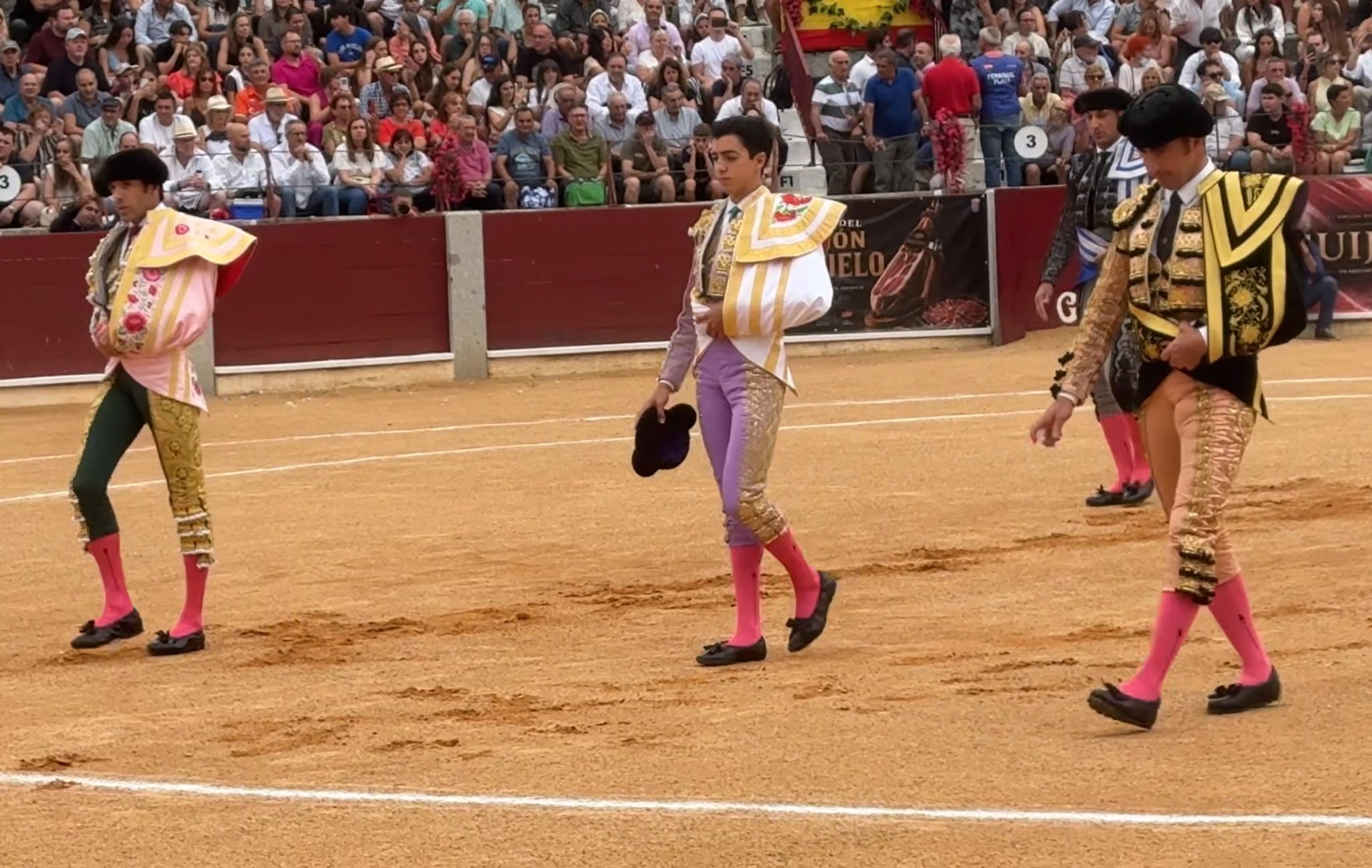 Faenón de El Fandi, dos orejas y rabo a un cuarto de El Pilar de vuelta al ruedo en Guijuelo
