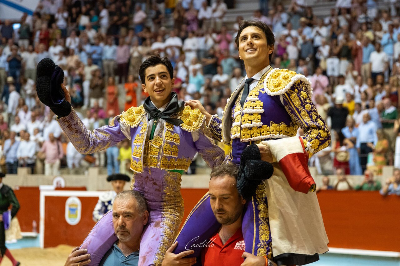 Roca Rey y Marco Pérez llenan y conmocionan en Pontevedra
